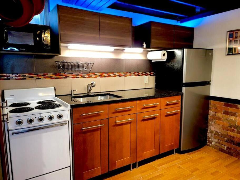 Live In This Iconic East Side Lower Level Unit بروفيدنس، رود آيلاند المظهر الخارجي الصورة