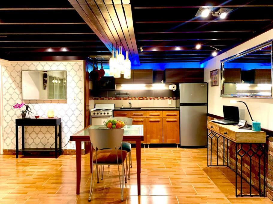 Live In This Iconic East Side Lower Level Unit بروفيدنس، رود آيلاند المظهر الخارجي الصورة